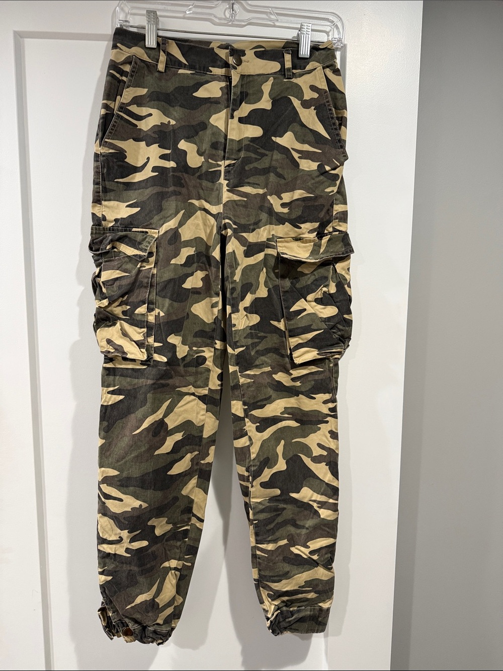 AKIRA Women's Camo Cargo Ankle Pants - Olive & Tan